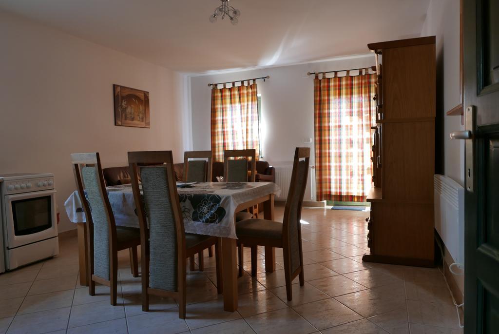 Hillside Apartman Révfülöp